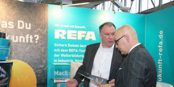 Ministerpräsident Albig am REFA-Nordwest-Stand